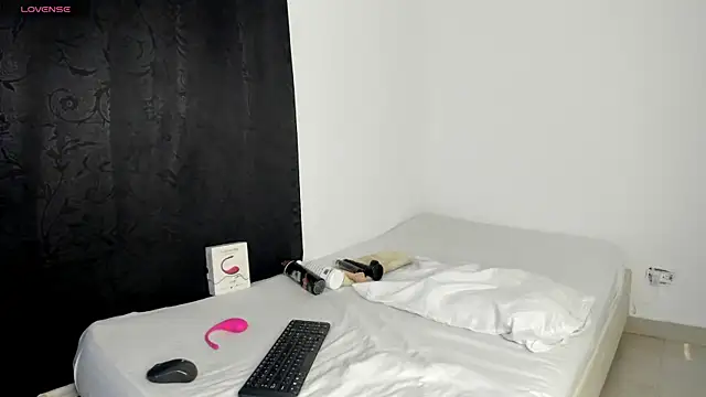 Lorena Hawkins online show from November 2025 06:36:02 AM