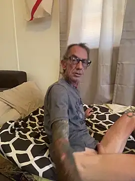 hhhorniee online show from December 2025 03:42:01 AM