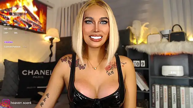 Snapshot of Angela_foxx chatting on February 2025 06:37:01 PM Angela foxx online show from February 2025 06:37:01 PM