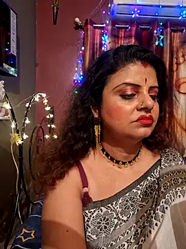 Snapshot of Maaya66 chatting on February 2025 06:43:02 PM Maaya66 online show from February 2025 06:43:02 PM