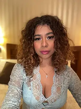 LEONCITA  online show from February 2026 11:43:02 PM