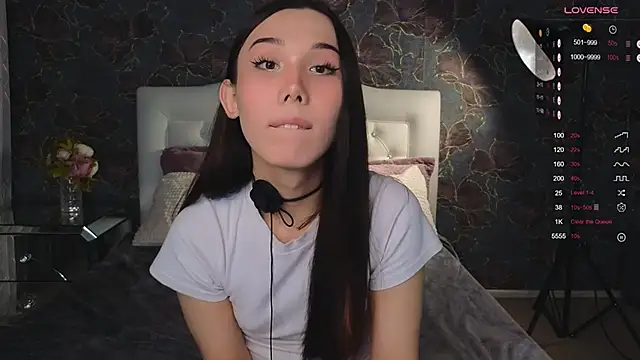 Snapshot of Kaia_Sunshine_Mia chatting on February 2025 03:00:02 PM Kaia Sunshine Mia online show from February 2025 03:00:02 PM