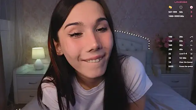 Snapshot of Kaia_Sunshine_Mia chatting on January 2025 02:35:01 PM Kaia Sunshine Mia online show from January 2025 02:35:01 PM