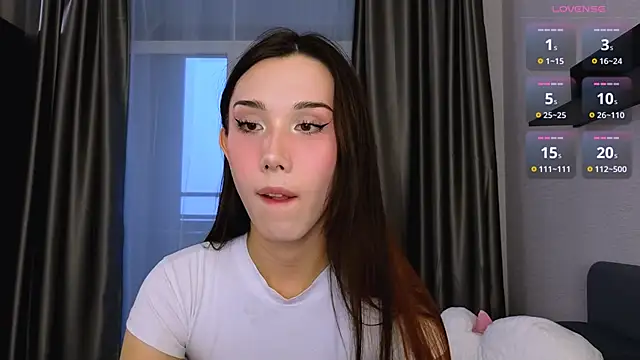 Kaia Sunshine Mia online show from December 2025 12:40:02 PM