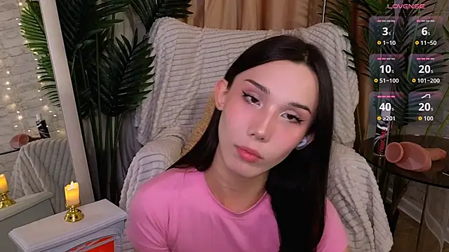 Snapshot of Kaia_Sunshine_Mia chatting on September 2025 12:01:02 PM Kaia Sunshine Mia online show from September 2025 12:01:02 PM