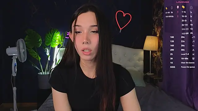 Snapshot of Kaia_Sunshine_Mia chatting on February 2025 02:11:02 PM Kaia Sunshine Mia online show from February 2025 02:11:02 PM