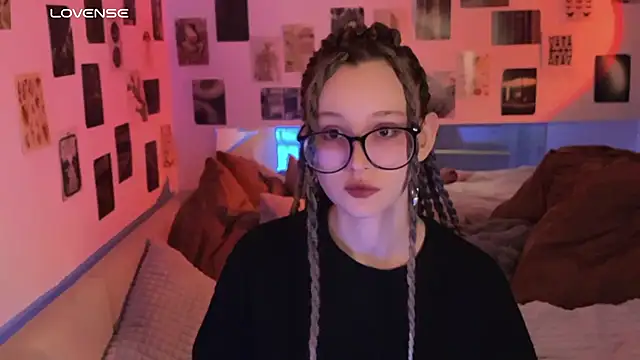 Snapshot of yourconcept chatting on December 2024 03:31:01 PM yourconcept online show from December 2024 03:31:01 PM