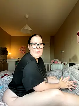 Misssmilf online show from November 2025 01:37:02 PM