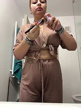 AllysonK online show from December 2025 12:05:01 PM