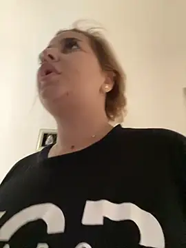 AllysonK online show from September 2025 11:17:01 AM