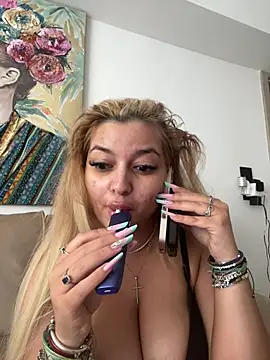 AllysonK online show from May 2026 11:52:01 AM