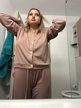 AllysonK online show from November 2025 11:21:02 AM