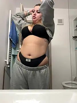 AllysonK online show from February 2026 10:44:02 AM