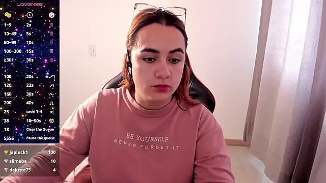 maryluna95 online show from November 2025 05:05:02 PM