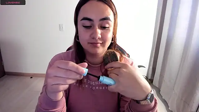 maryluna95 online show from April 2026 08:31:02 PM