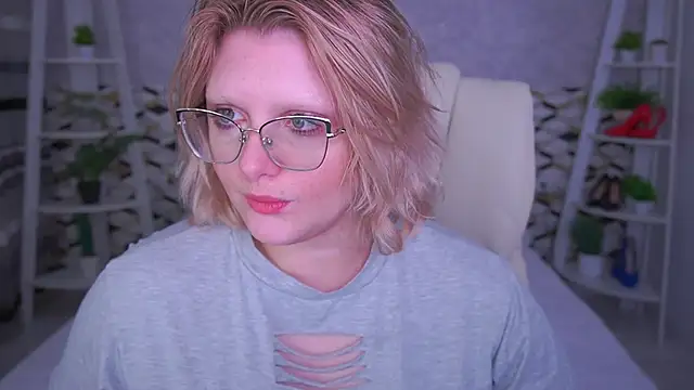 Snapshot of CoolTatis chatting on May 2026 06:42:02 AM CoolTatis online show from May 2026 06:42:02 AM