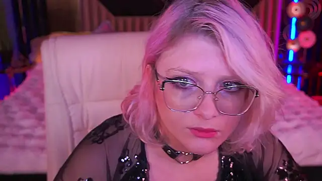 Snapshot of CoolTatis chatting on November 2025 08:17:01 AM CoolTatis online show from November 2025 08:17:01 AM