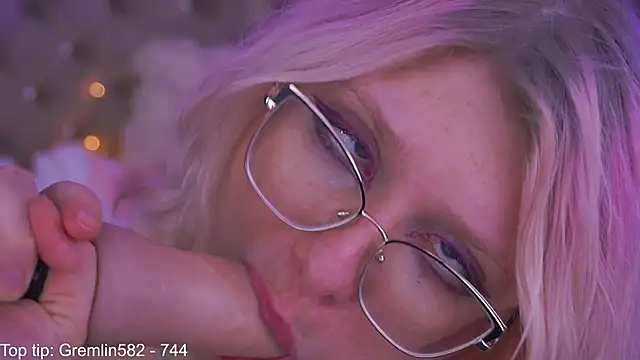 Snapshot of CoolTatis chatting on November 2025 07:35:02 PM CoolTatis online show from November 2025 07:35:02 PM