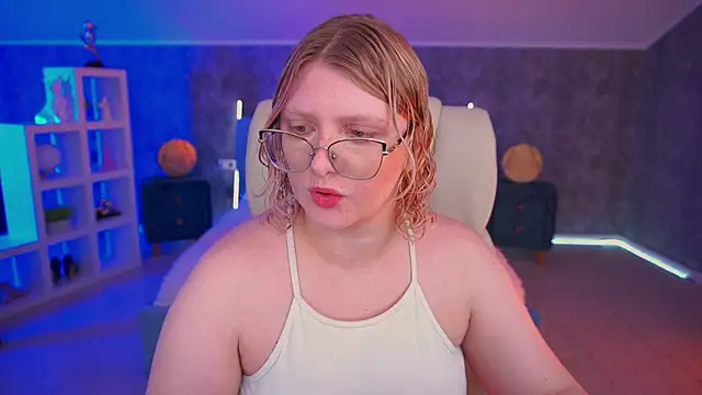 Snapshot of CoolTatis chatting on July 2026 01:44:01 PM CoolTatis online show from July 2026 01:44:01 PM