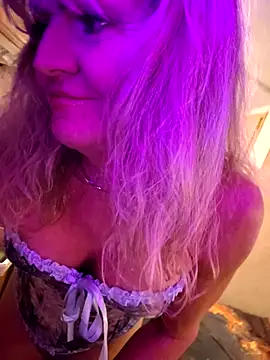 Snapshot of annika_lately chatting on December 2025 09:23:01 PM annika lately online show from December 2025 09:23:01 PM