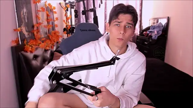 Foxicfu online show from November 2025 03:33:02 AM