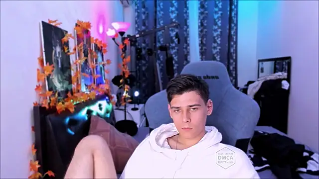 Foxicfu online show from October 2025 06:33:01 PM