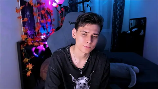 Foxicfu online show from October 2025 04:19:02 PM