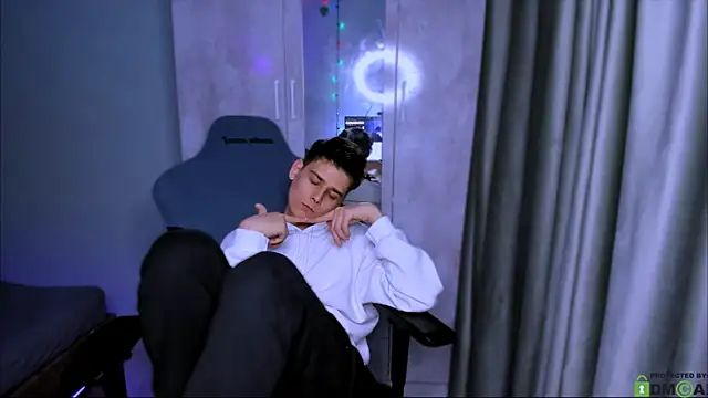 Foxicfu online show from March 2025 01:49:01 PM