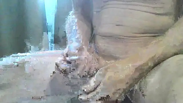 ewuich1 online show from December 2025 02:00:02 PM