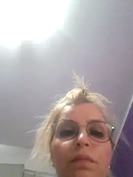 Snapshot of BritneyHudson chatting on February 2026 03:58:02 PM BritneyHudson online show from February 2026 03:58:02 PM