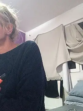 Snapshot of BritneyHudson chatting on February 2026 02:06:02 AM BritneyHudson online show from February 2026 02:06:02 AM