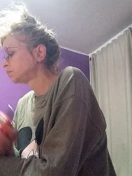 Snapshot of BritneyHudson chatting on November 2025 03:27:01 AM BritneyHudson online show from November 2025 03:27:01 AM