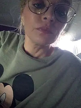 Snapshot of BritneyHudson chatting on February 2026 02:38:02 PM BritneyHudson online show from February 2026 02:38:02 PM