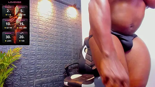 Snapshot of tommike chatting on November 2025 12:11:02 AM tommike online show from November 2025 12:11:02 AM