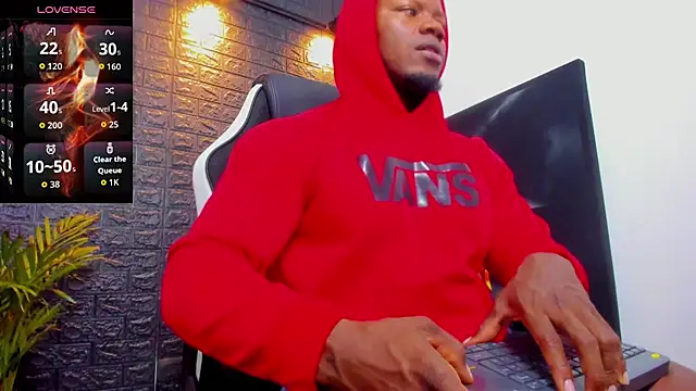 Snapshot of tommike chatting on November 2025 06:30:02 PM tommike online show from November 2025 06:30:02 PM