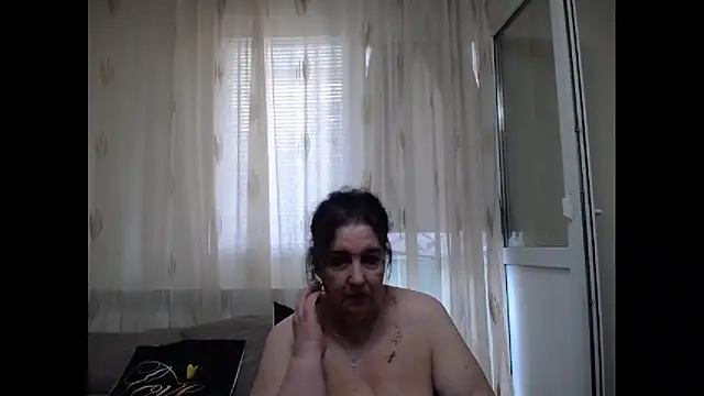 Snapshot of maturekorine chatting on July 2026 11:42:02 AM maturekorine online show from July 2026 11:42:02 AM
