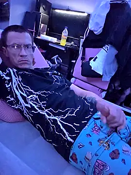 Hatchetwound6969 online show from April 2026 09:21:01 PM