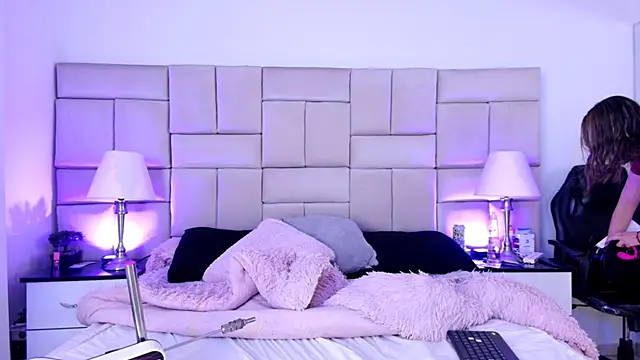 Snapshot of IsisLoveyes_ chatting on March 2026 11:32:02 PM IsisLoveyes online show from March 2026 11:32:02 PM