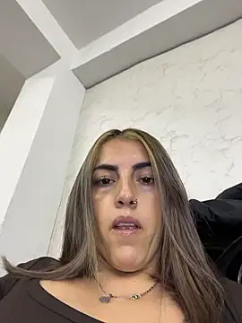 Snapshot of IsisLoveyes_ chatting on January 2026 06:22:02 PM IsisLoveyes online show from January 2026 06:22:02 PM