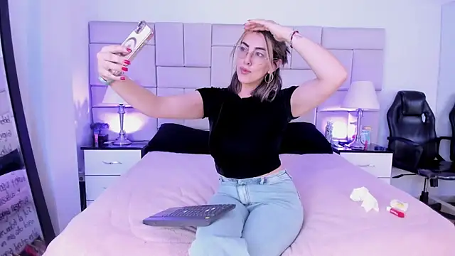 Snapshot of IsisLoveyes_ chatting on February 2026 09:58:02 PM IsisLoveyes online show from February 2026 09:58:02 PM