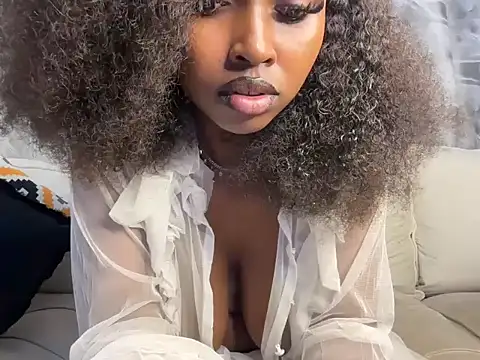 Snapshot of Chocolate_queen2 chatting on June 2026 03:44:01 AM Chocolate queen2 online show from June 2026 03:44:01 AM
