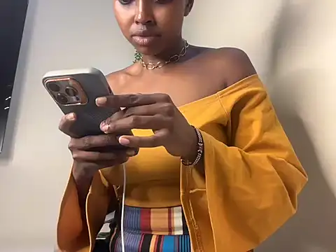 Snapshot of Chocolate_queen2 chatting on June 2026 04:41:02 AM Chocolate queen2 online show from June 2026 04:41:02 AM