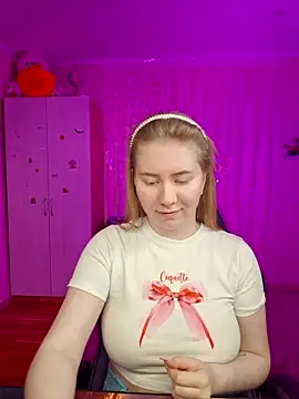 Snapshot of D0nna_ chatting on April 2026 07:53:02 PM D0nna online show from April 2026 07:53:02 PM