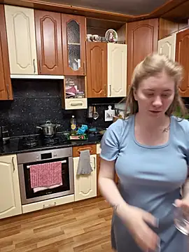 D0nna  online show from April 2026 06:36:01 PM