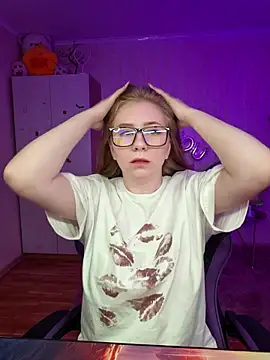 D0nna  online show from April 2026 02:56:01 PM