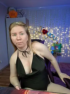 D0nna  online show from April 2026 10:39:02 PM