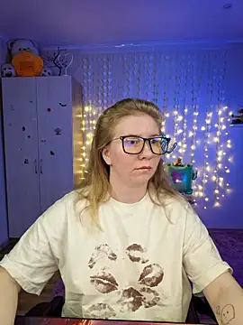 D0nna  online show from April 2026 10:58:01 PM