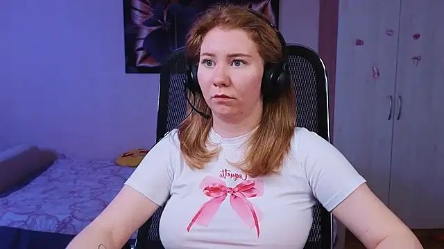 Snapshot of D0nna_ chatting on September 2025 10:51:02 AM D0nna online show from September 2025 10:51:02 AM