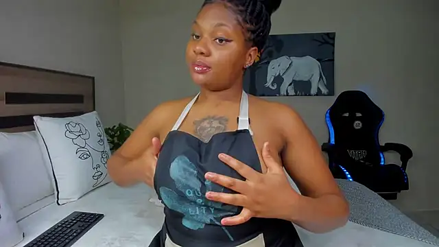 Renee-18 online show from November 2025 10:46:01 PM