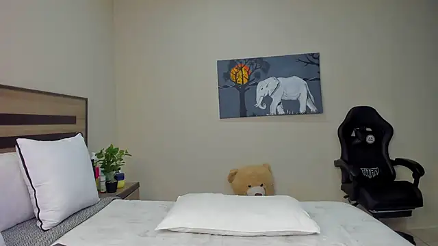 Renee-18 online show from March 2026 09:35:01 PM